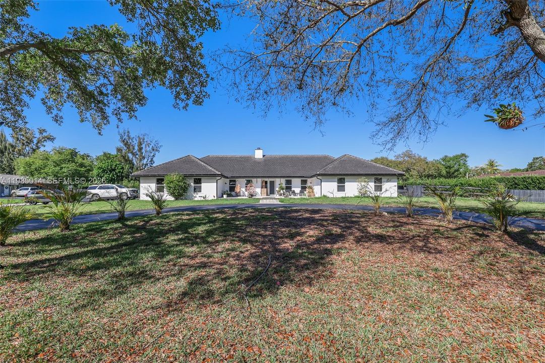 For Sale: $2,200,000 (5 beds, 5 baths, 4511 Square Feet)