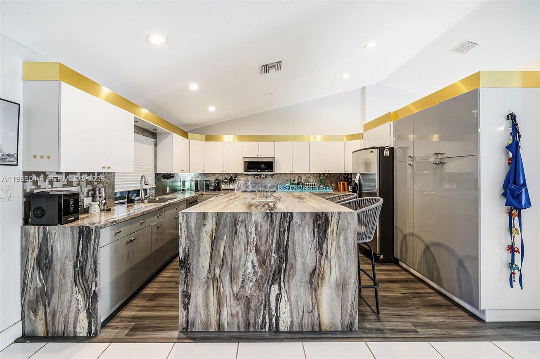 For Sale: $2,200,000 (5 beds, 5 baths, 4511 Square Feet)