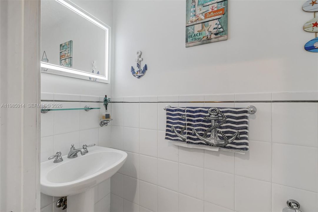 For Sale: $2,200,000 (5 beds, 5 baths, 4511 Square Feet)
