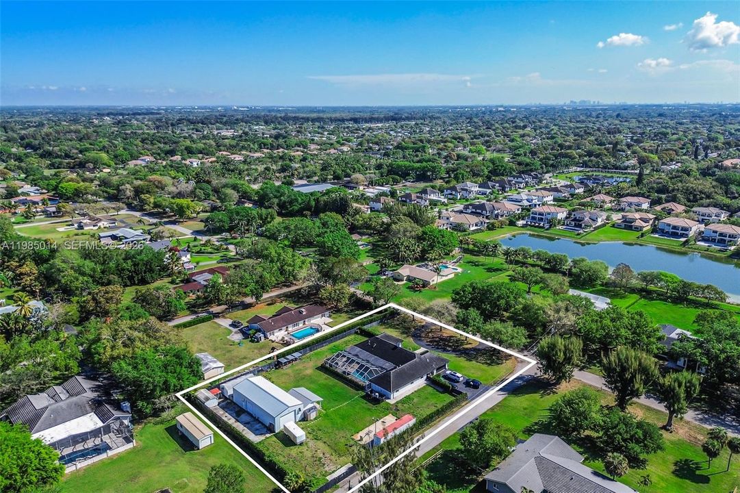 For Sale: $2,200,000 (5 beds, 5 baths, 4511 Square Feet)