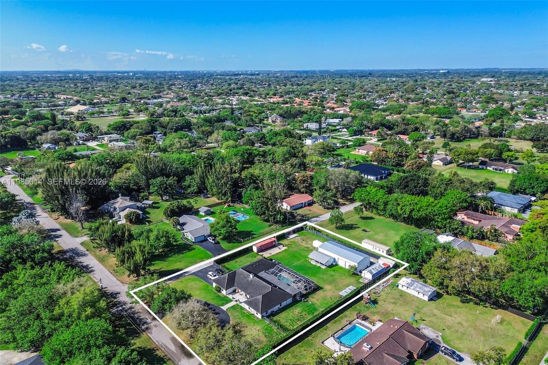For Sale: $2,200,000 (5 beds, 5 baths, 4511 Square Feet)