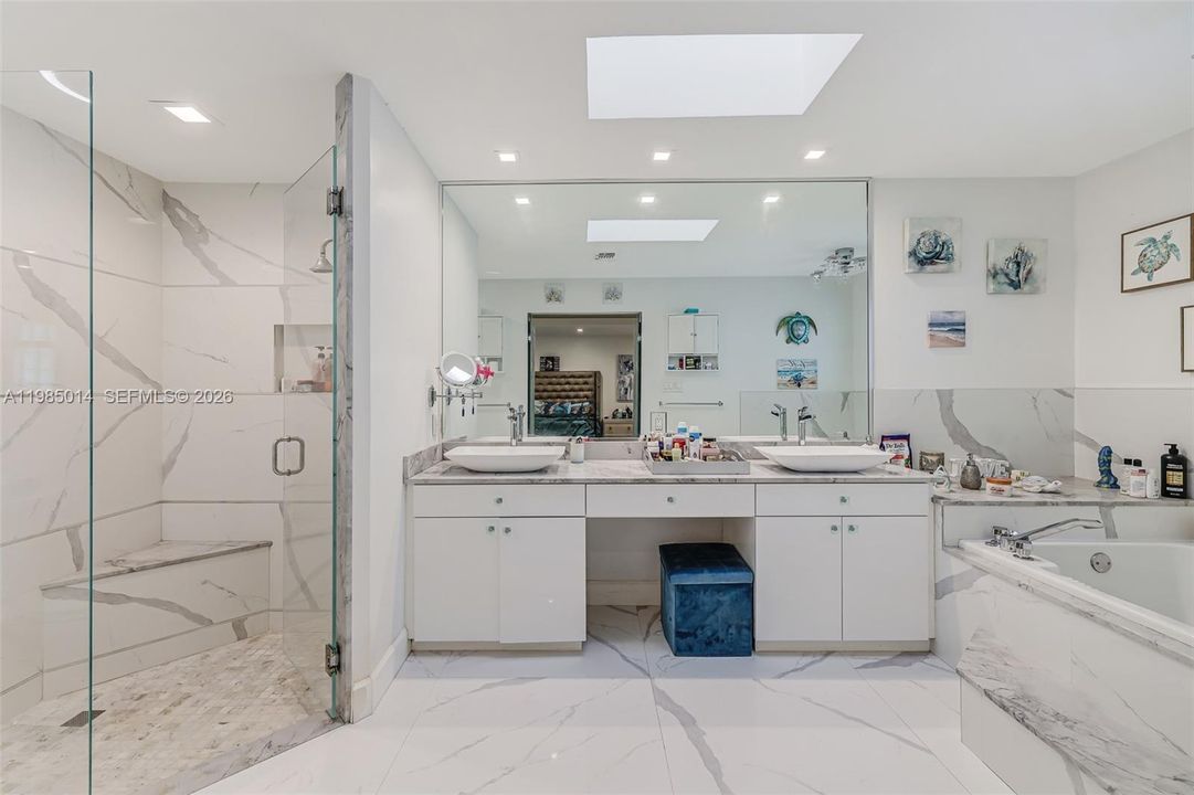 For Sale: $2,200,000 (5 beds, 5 baths, 4511 Square Feet)
