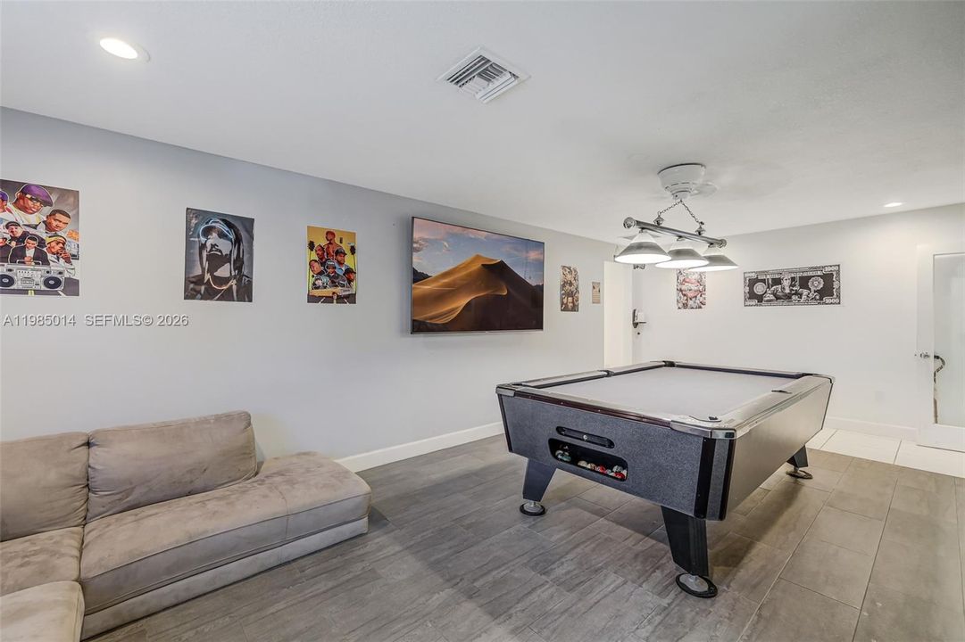For Sale: $2,200,000 (5 beds, 5 baths, 4511 Square Feet)