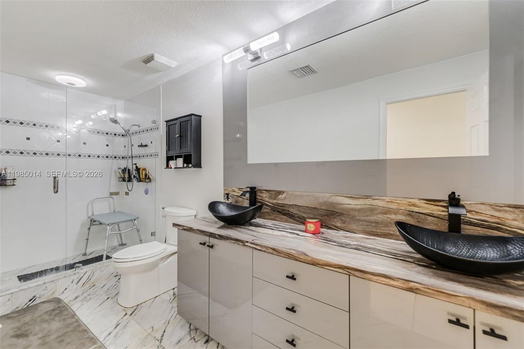 For Sale: $2,200,000 (5 beds, 5 baths, 4511 Square Feet)