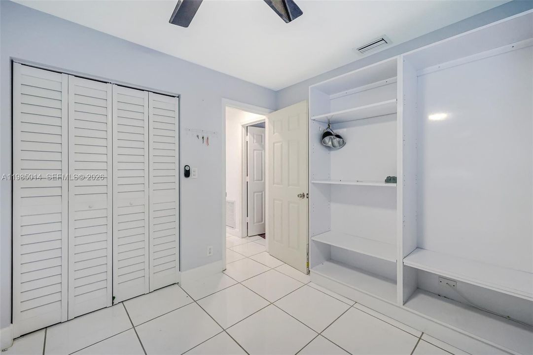 For Sale: $2,200,000 (5 beds, 5 baths, 4511 Square Feet)