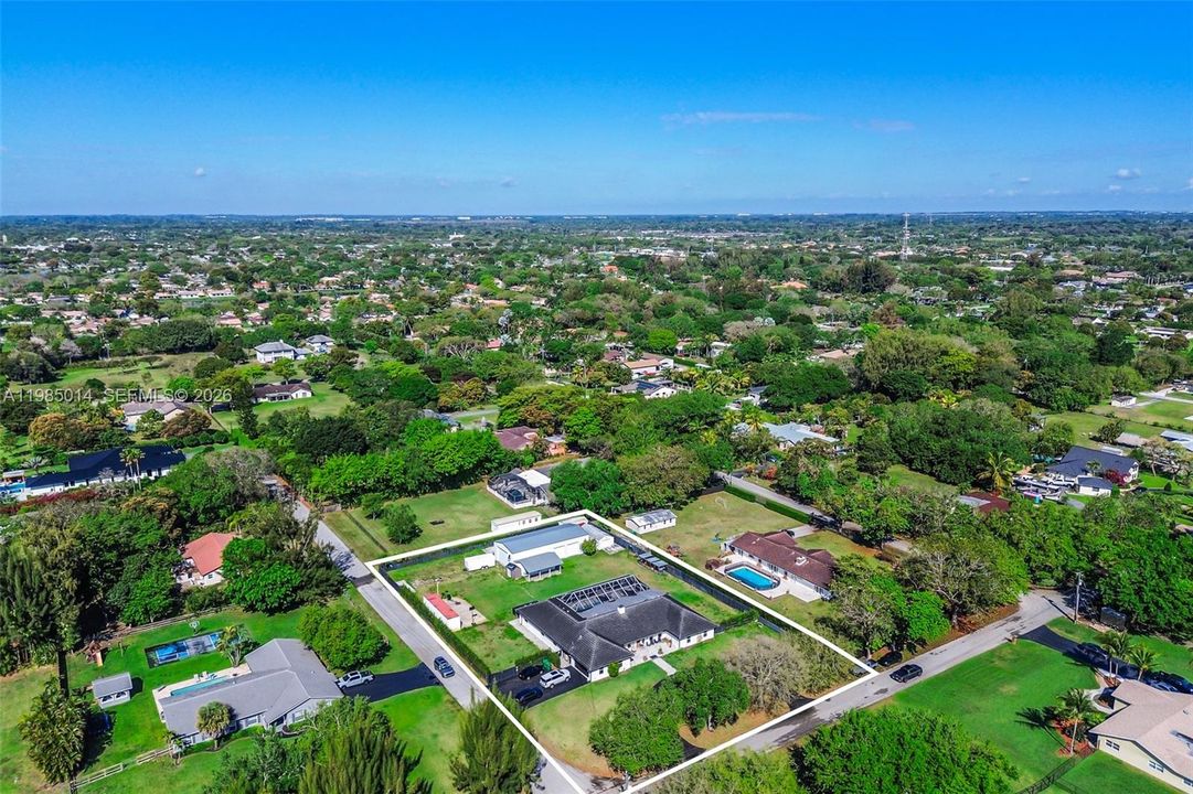 For Sale: $2,200,000 (5 beds, 5 baths, 4511 Square Feet)