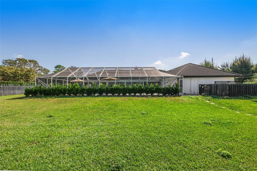 For Sale: $2,200,000 (5 beds, 5 baths, 4511 Square Feet)