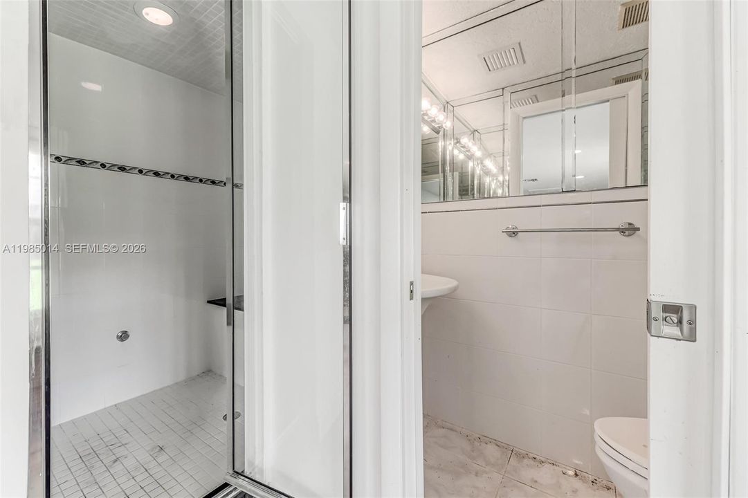 For Sale: $2,200,000 (5 beds, 5 baths, 4511 Square Feet)
