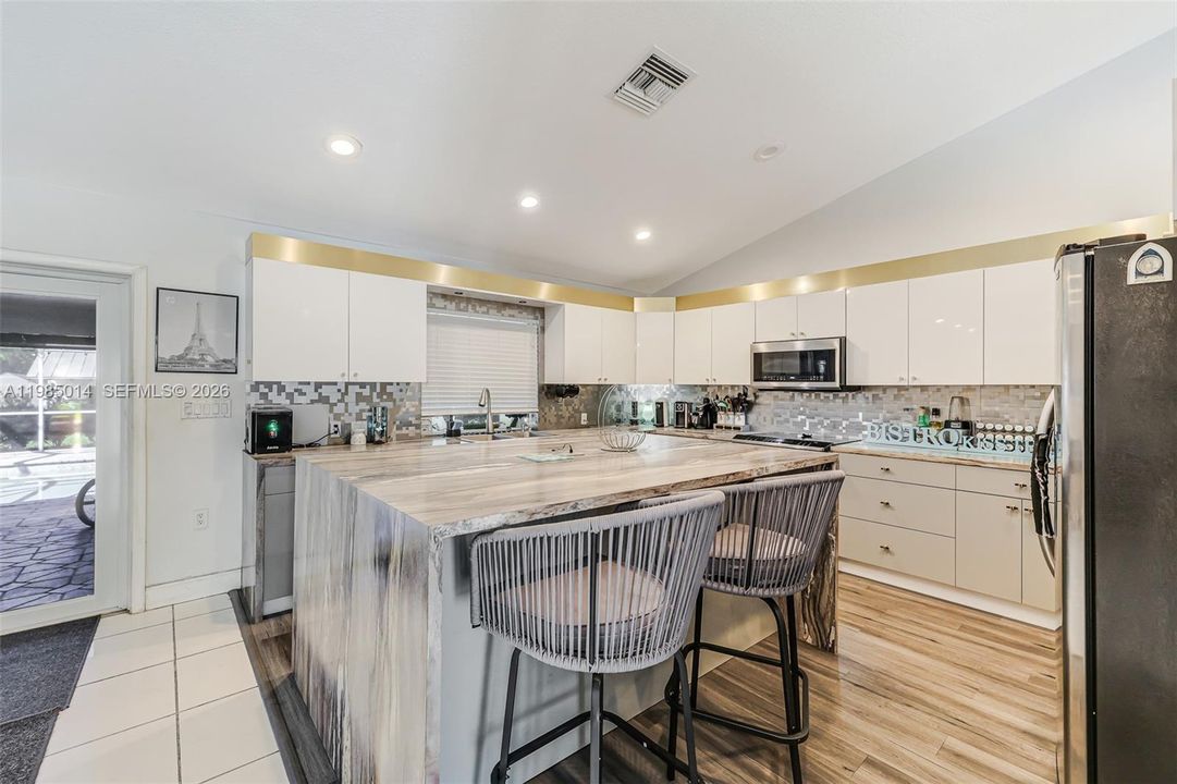For Sale: $2,200,000 (5 beds, 5 baths, 4511 Square Feet)