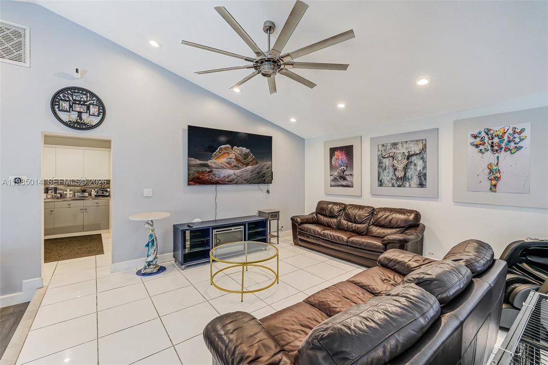 For Sale: $2,200,000 (5 beds, 5 baths, 4511 Square Feet)