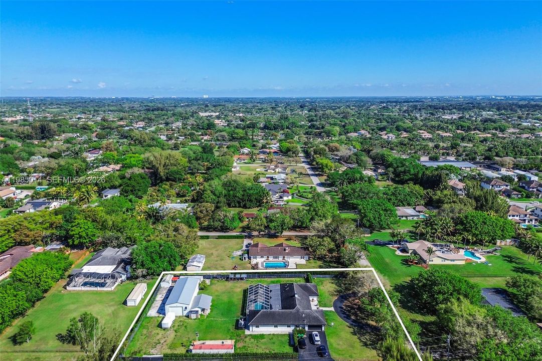 For Sale: $2,200,000 (5 beds, 5 baths, 4511 Square Feet)