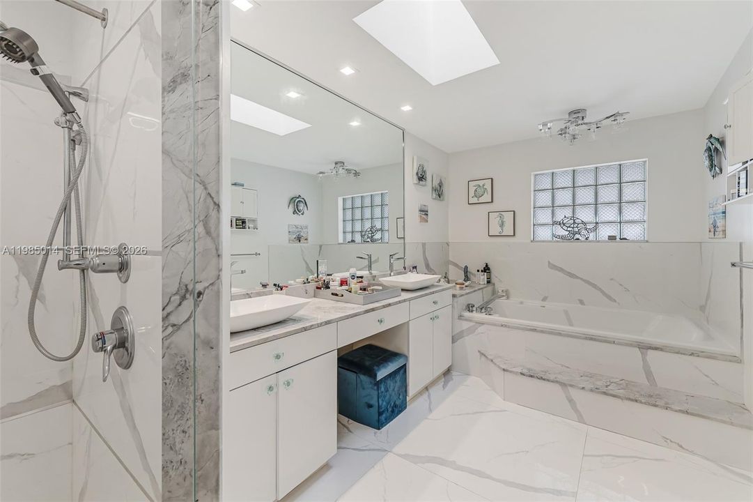 For Sale: $2,200,000 (5 beds, 5 baths, 4511 Square Feet)