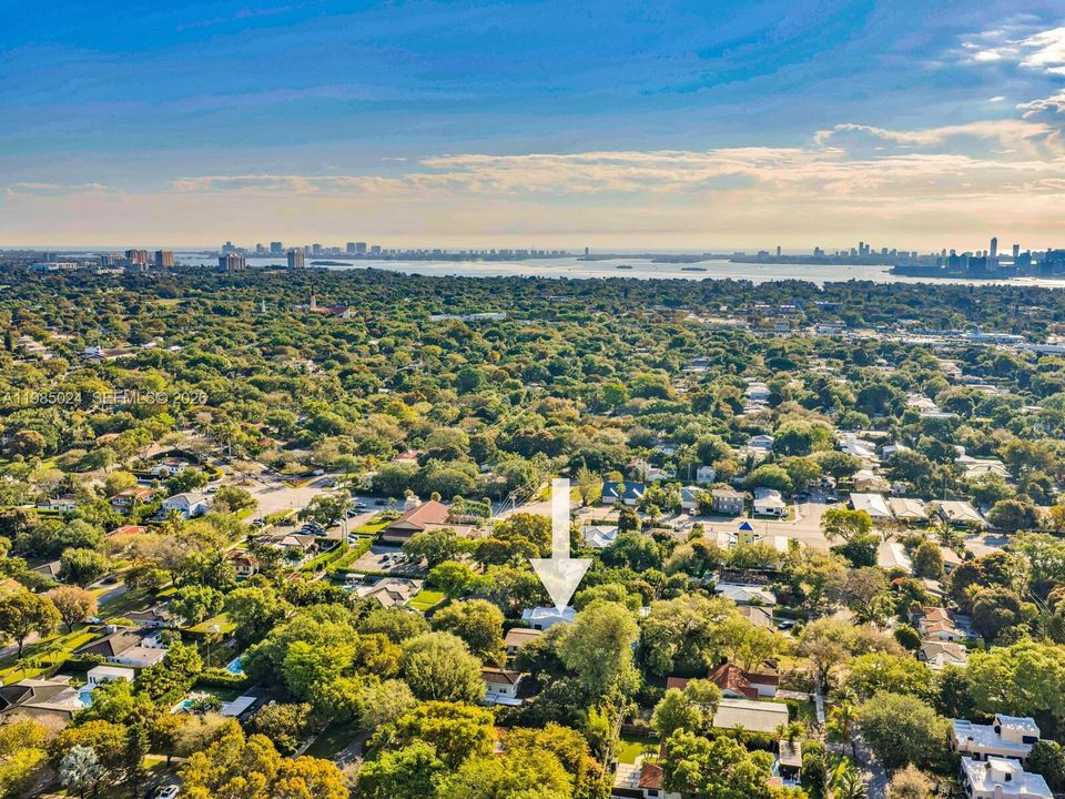Active With Contract: $1,275,000 (5 beds, 4 baths, 2431 Square Feet)