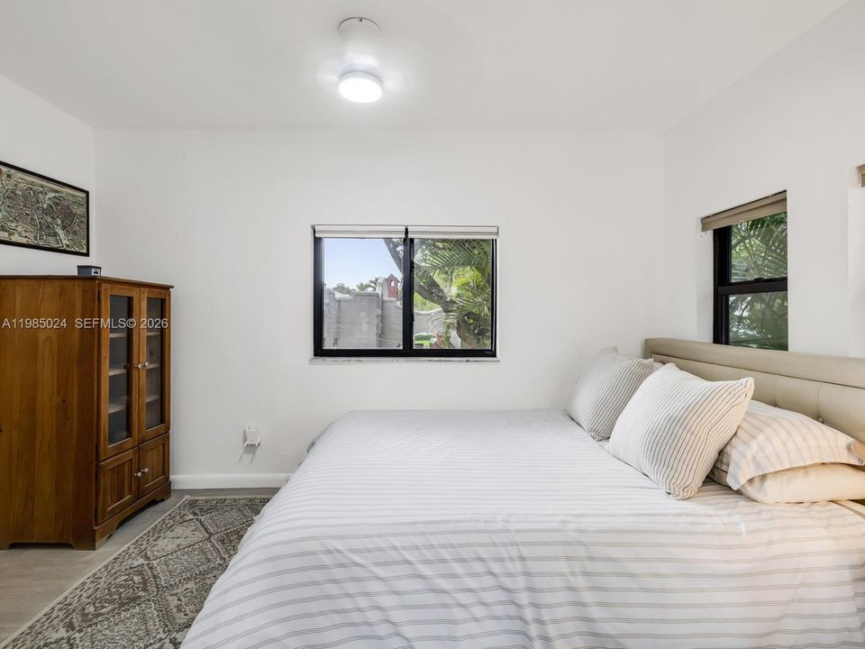 Active With Contract: $1,275,000 (5 beds, 4 baths, 2431 Square Feet)