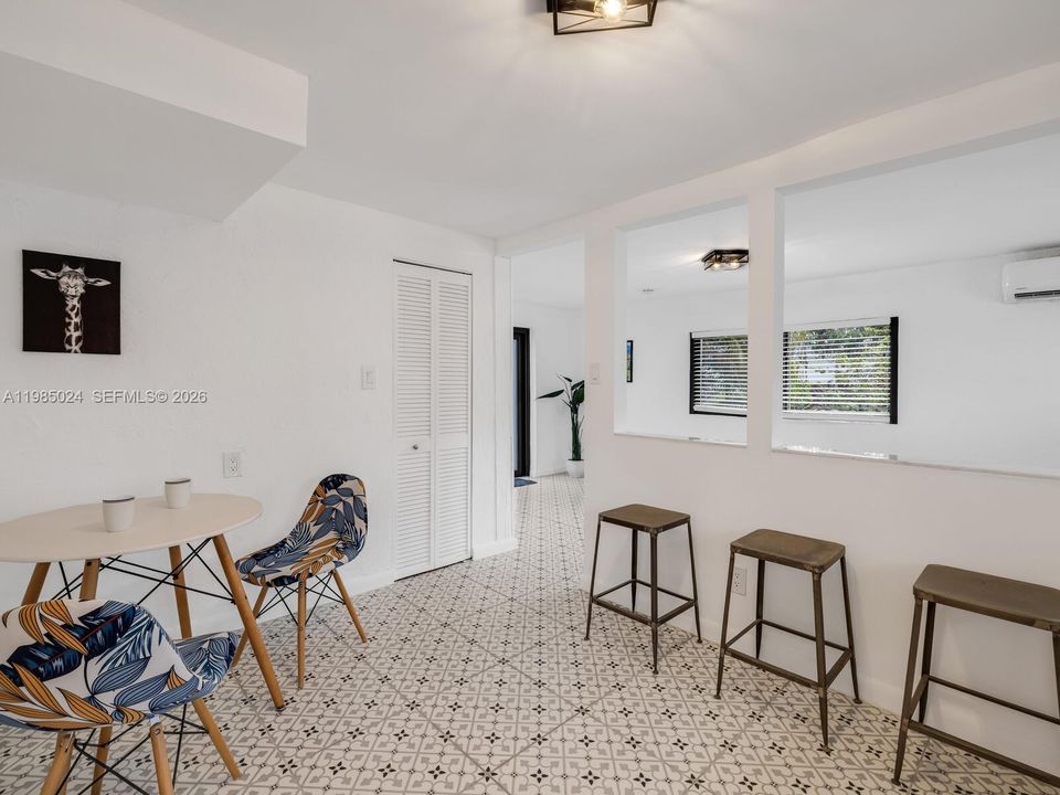 Active With Contract: $1,275,000 (5 beds, 4 baths, 2431 Square Feet)