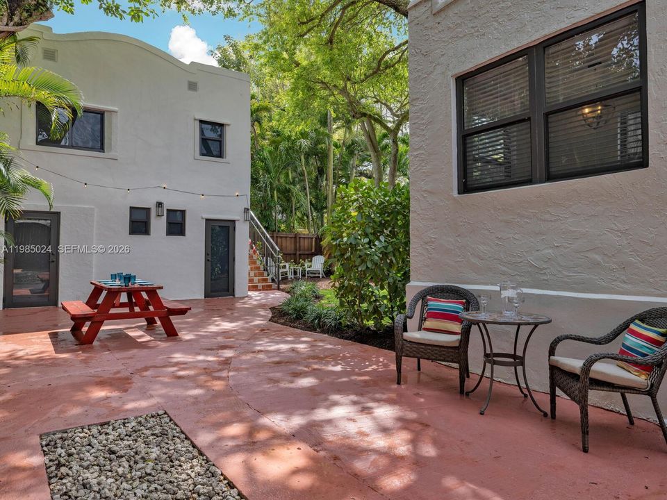 Active With Contract: $1,275,000 (5 beds, 4 baths, 2431 Square Feet)