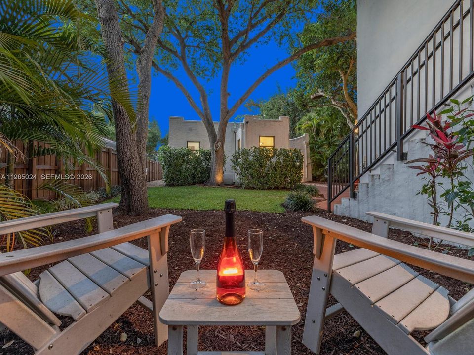 Active With Contract: $1,275,000 (5 beds, 4 baths, 2431 Square Feet)