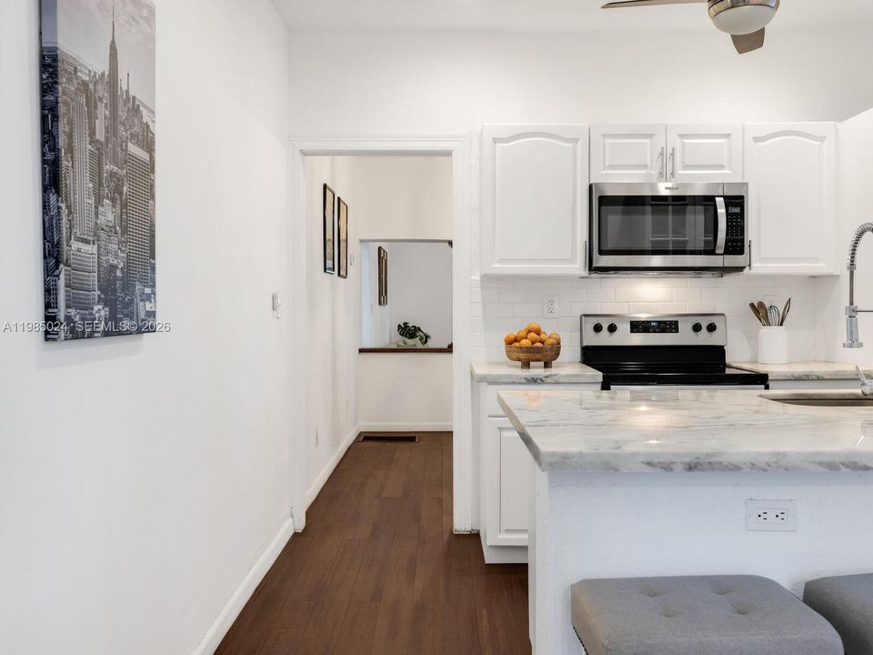 Active With Contract: $1,275,000 (5 beds, 4 baths, 2431 Square Feet)