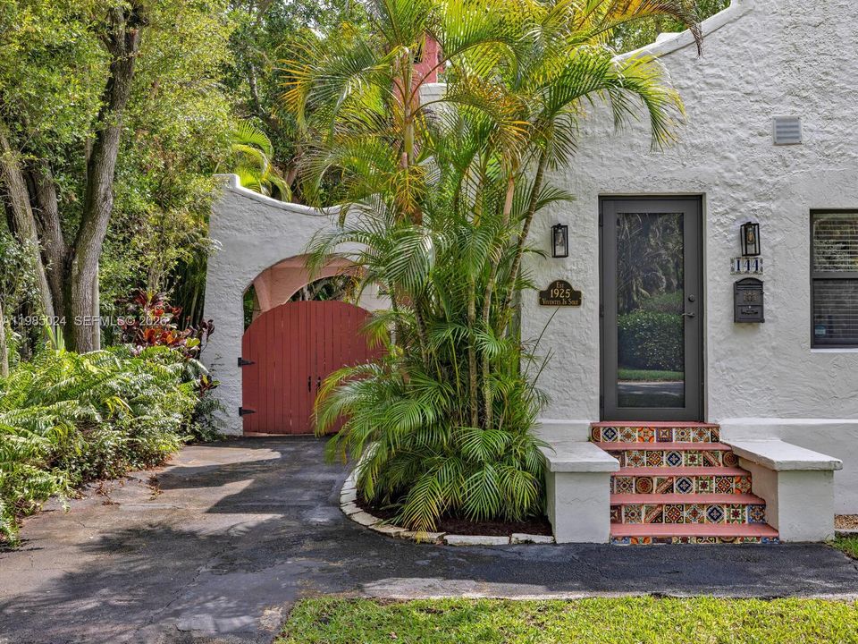 Active With Contract: $1,275,000 (5 beds, 4 baths, 2431 Square Feet)