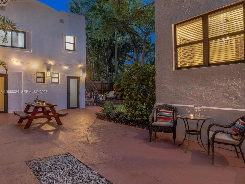 Active With Contract: $1,275,000 (5 beds, 4 baths, 2431 Square Feet)