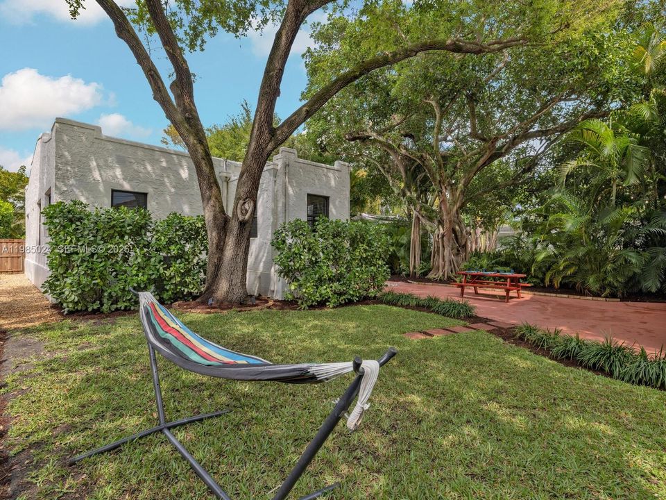 Active With Contract: $1,275,000 (5 beds, 4 baths, 2431 Square Feet)