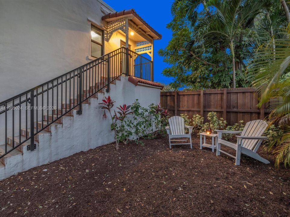 Active With Contract: $1,275,000 (5 beds, 4 baths, 2431 Square Feet)