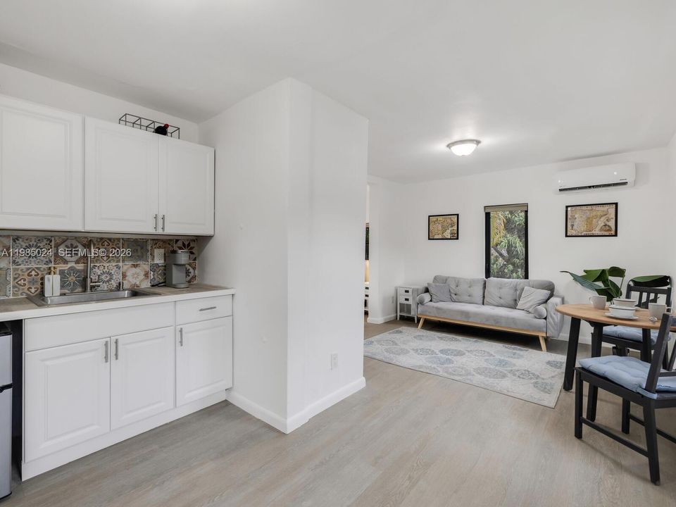 Active With Contract: $1,275,000 (5 beds, 4 baths, 2431 Square Feet)