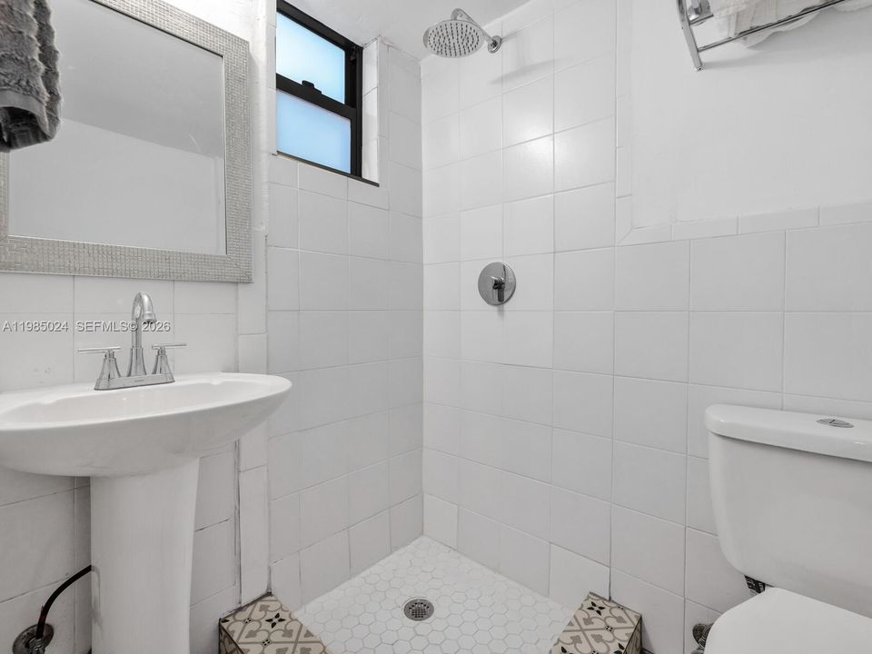 Active With Contract: $1,275,000 (5 beds, 4 baths, 2431 Square Feet)