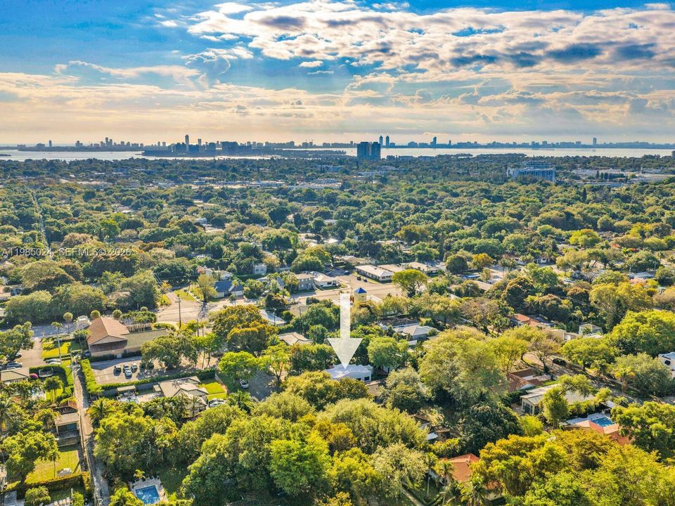 Active With Contract: $1,275,000 (5 beds, 4 baths, 2431 Square Feet)