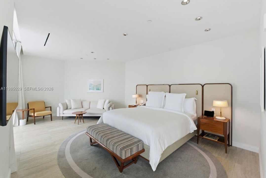 For Sale: $2,750,000 (2 beds, 2 baths, 1721 Square Feet)