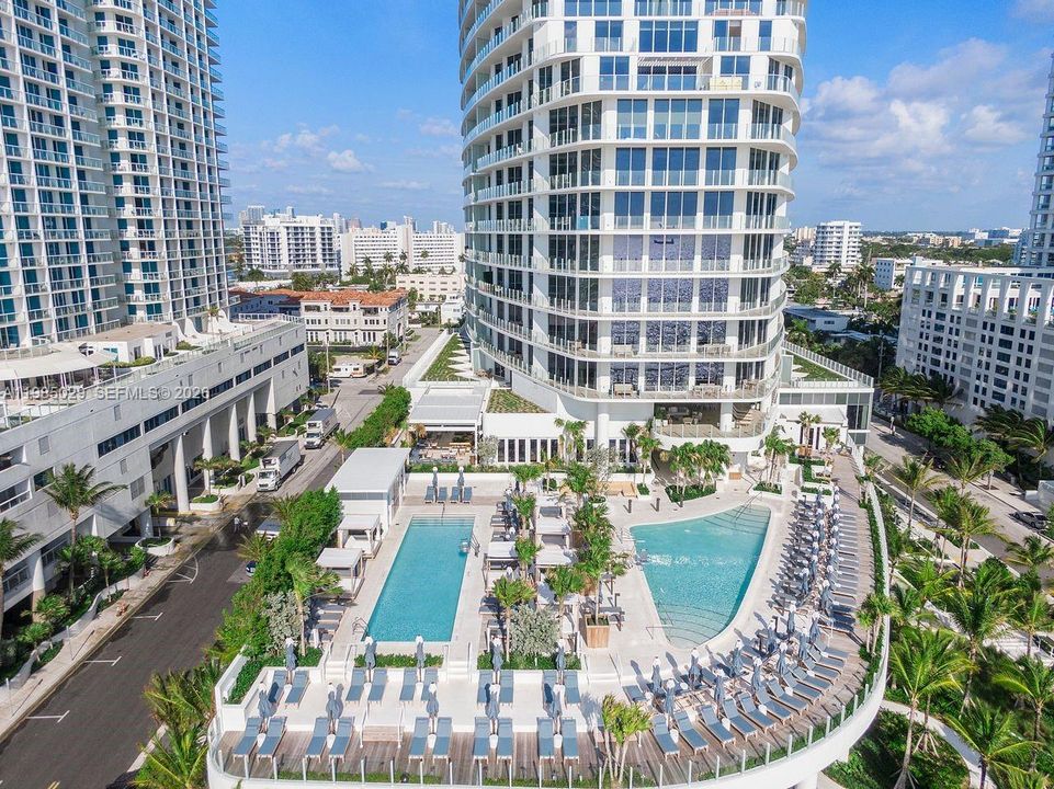 For Sale: $2,750,000 (2 beds, 2 baths, 1721 Square Feet)