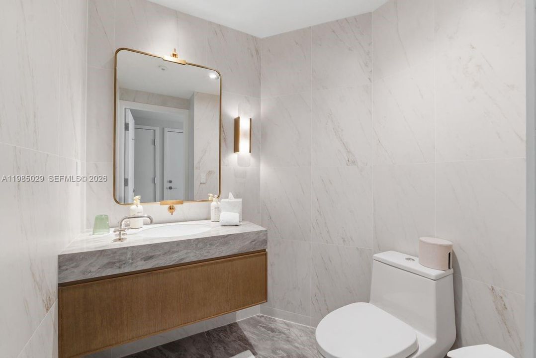 For Sale: $2,750,000 (2 beds, 2 baths, 1721 Square Feet)