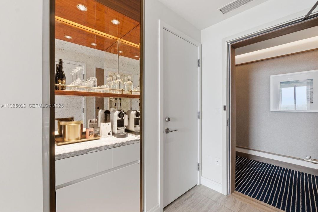 For Sale: $2,750,000 (2 beds, 2 baths, 1721 Square Feet)