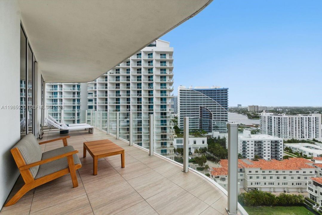 For Sale: $2,750,000 (2 beds, 2 baths, 1721 Square Feet)