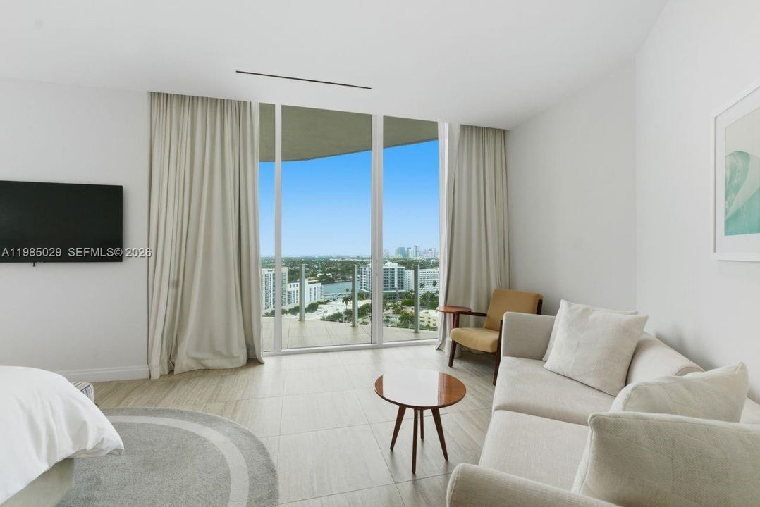 For Sale: $2,750,000 (2 beds, 2 baths, 1721 Square Feet)