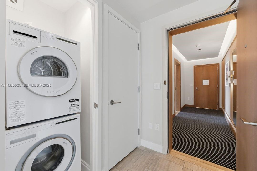 For Sale: $2,750,000 (2 beds, 2 baths, 1721 Square Feet)
