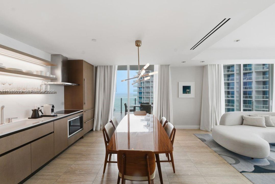 For Sale: $2,750,000 (2 beds, 2 baths, 1721 Square Feet)