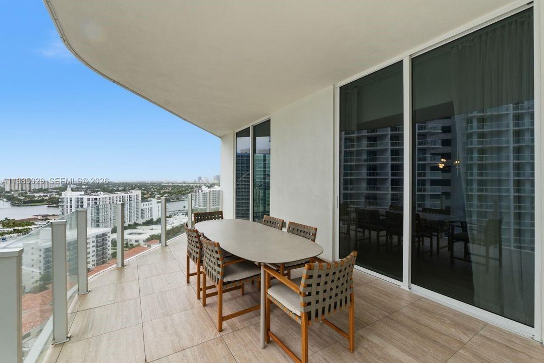 For Sale: $2,750,000 (2 beds, 2 baths, 1721 Square Feet)