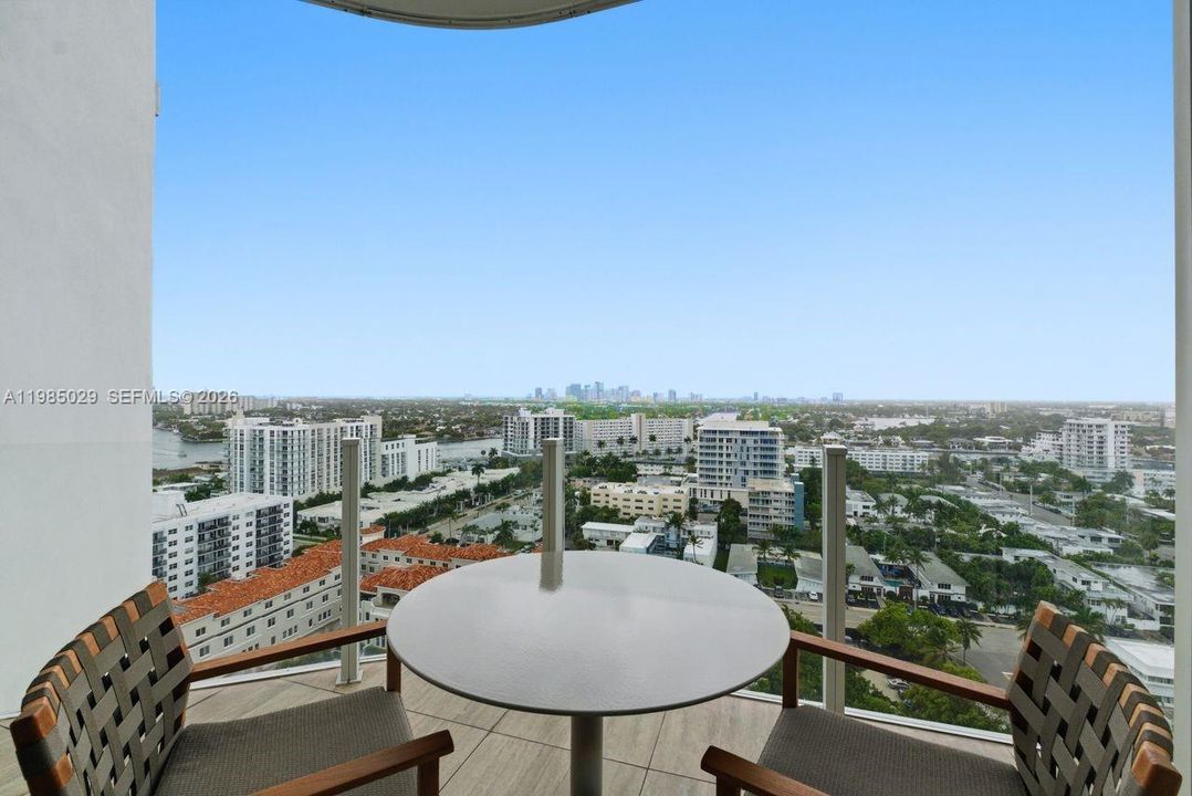 For Sale: $2,750,000 (2 beds, 2 baths, 1721 Square Feet)