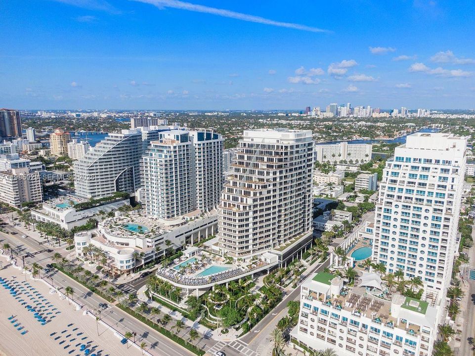For Sale: $2,750,000 (2 beds, 2 baths, 1721 Square Feet)