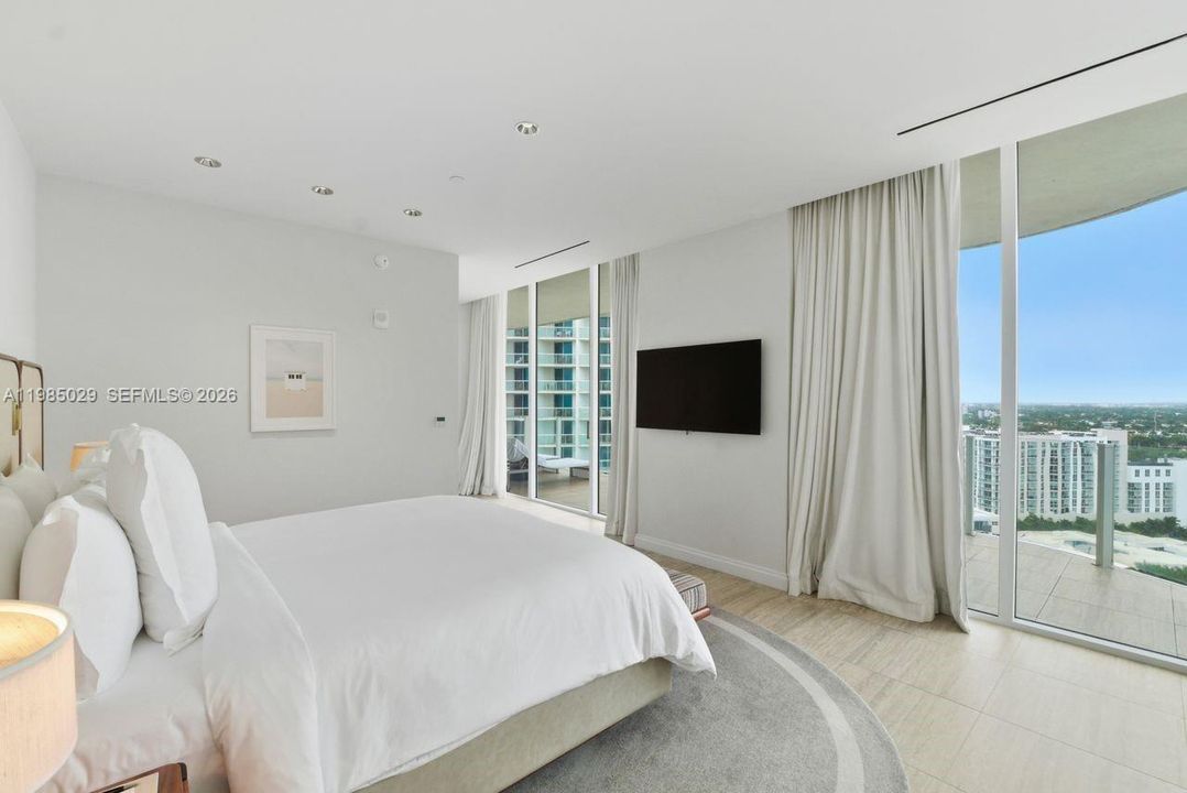 For Sale: $2,750,000 (2 beds, 2 baths, 1721 Square Feet)