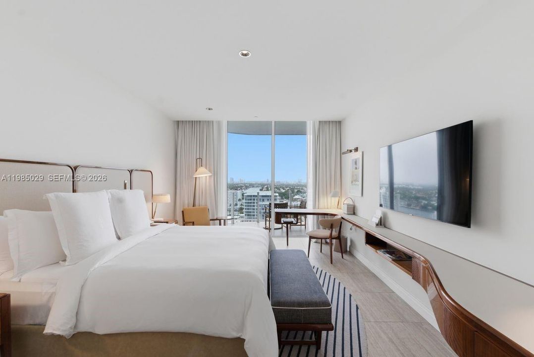 For Sale: $2,750,000 (2 beds, 2 baths, 1721 Square Feet)