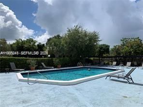 For Sale: $150,000 (1 beds, 1 baths, 720 Square Feet)