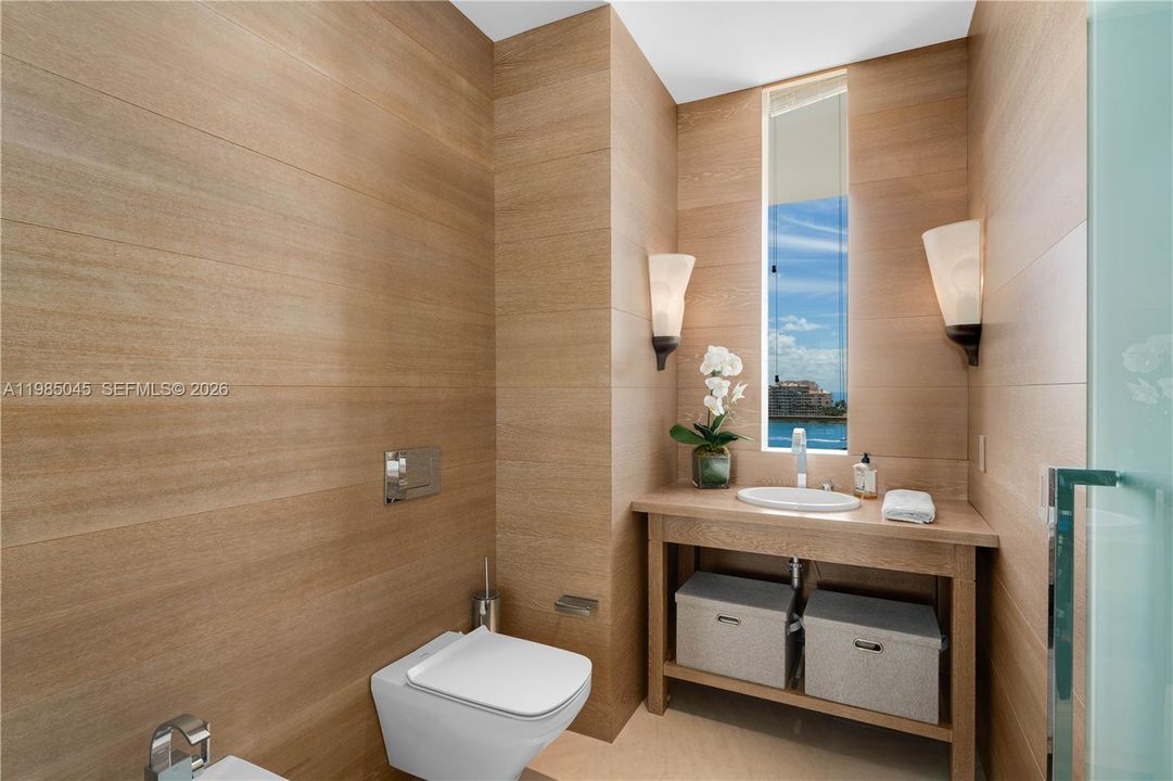 Recently Sold: $13,500,000 (4 beds, 3 baths, 4154 Square Feet)
