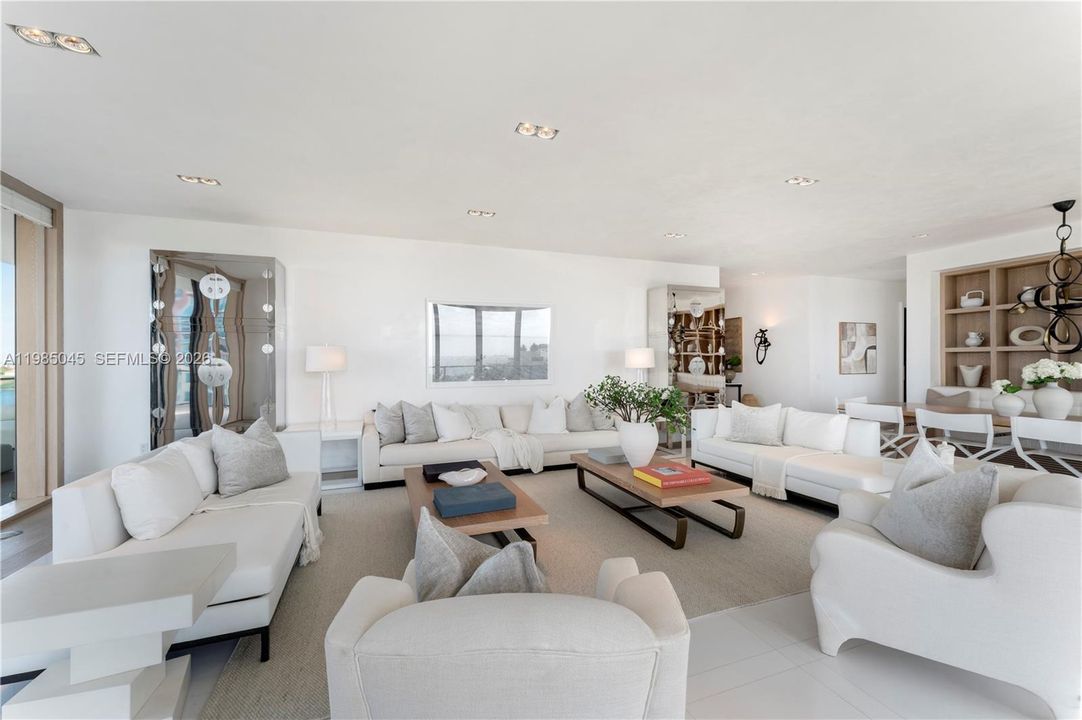 Recently Sold: $13,500,000 (4 beds, 3 baths, 4154 Square Feet)
