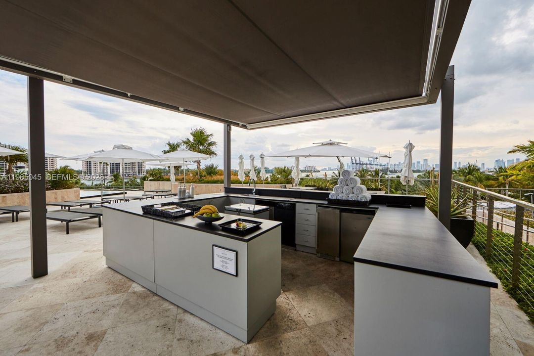 Recently Sold: $13,500,000 (4 beds, 3 baths, 4154 Square Feet)