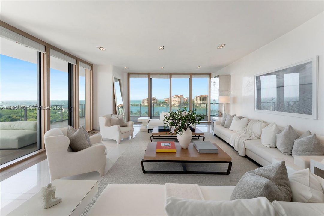 Recently Sold: $13,500,000 (4 beds, 3 baths, 4154 Square Feet)
