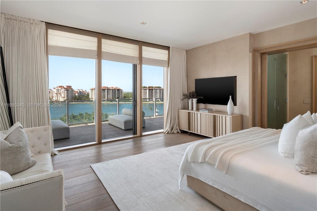 Recently Sold: $13,500,000 (4 beds, 3 baths, 4154 Square Feet)