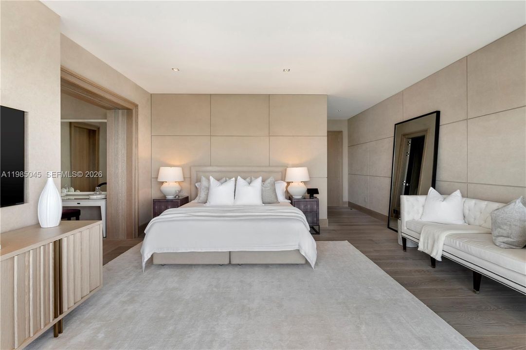 Recently Sold: $13,500,000 (4 beds, 3 baths, 4154 Square Feet)