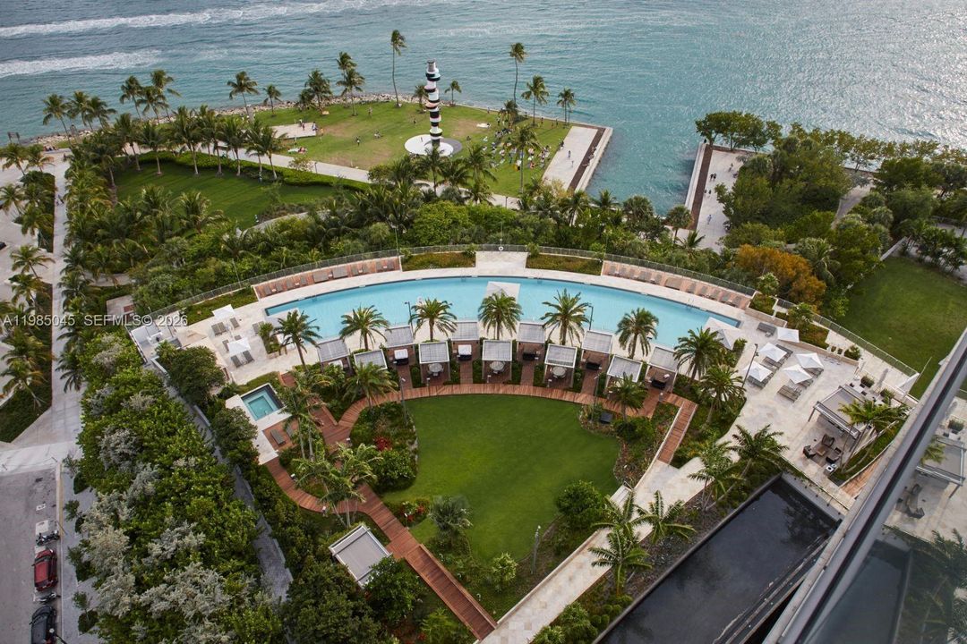 Recently Sold: $13,500,000 (4 beds, 3 baths, 4154 Square Feet)